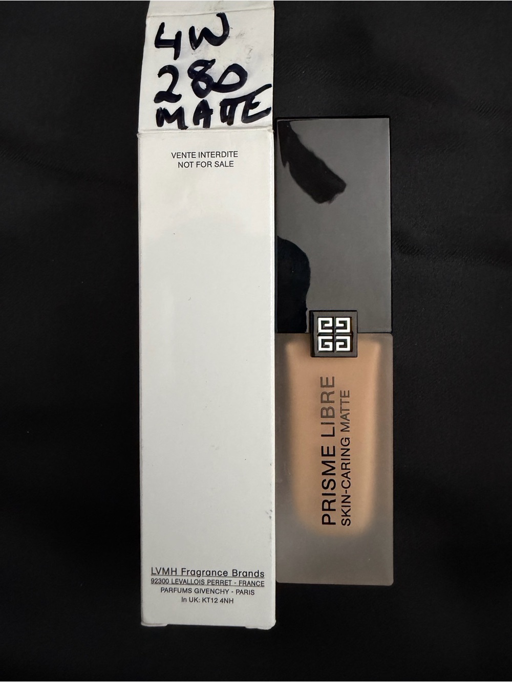 Givenchy Prisme Libre Skin-Caring Matte Foundation